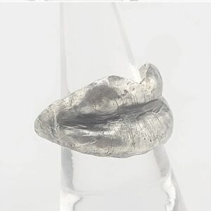KISS ME 3D RING LIPS SHAPE HANDMADE IN STERLING SILVER METAL SIZE 9